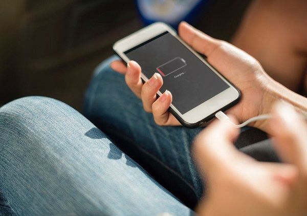 你知道如何充電，才能防止自己的手機電池不會一下就陣亡嗎？   圖／ 翻攝自pixabay