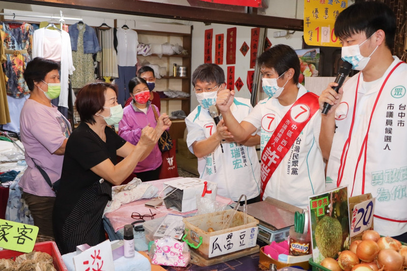 許瑞宏提出催生向上市場成國際觀光夜市。   許瑞宏競選總部/提供