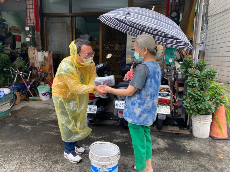 黃彥毓(左)再批陳麗娜競總成立造勢是「國民黨青春的葬禮」。   圖：黃彥毓競總提供