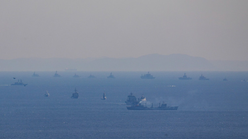 日本6日在神奈川縣相模灣海域舉行「國際閱艦式」活動。   圖：翻攝@Shoji_tarou推特
