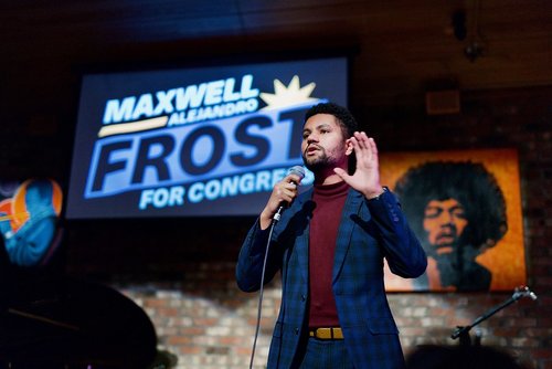 年僅 25 歲的民主黨人馬克斯韋爾‧弗羅斯特（Maxwell Frost）當選佛州眾議員。 圖:翻攝自Maxwell Frost競選網站