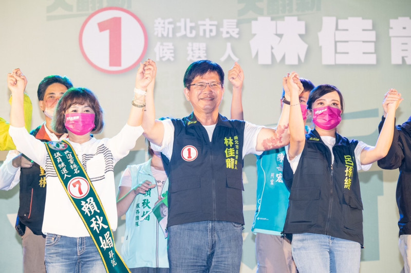 民進黨新北市長候選人林佳龍今(11)日在泰山區文程廣場舉辦「新北大翻新音樂晚會」   圖：林競辦提供