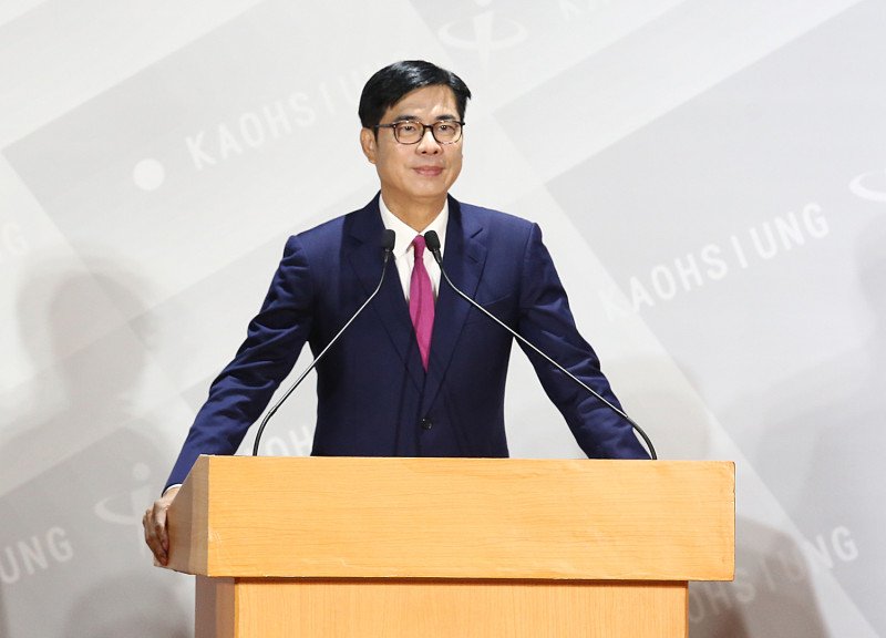 高雄市長陳其邁在政見會結辯時，狂酸前市長韓國瑜。   圖：高雄市選委會提供