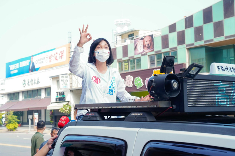 柯志恩正式展開「繞著高雄跑」掃街宣講行程。   圖：柯志恩競辦提供