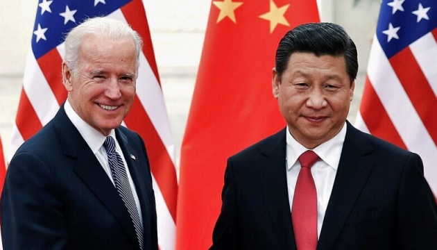 美國仍將在經濟競爭和安全方面對抗中國作為其主要戰略重點。圖為拜登及習近平出席G20峰會面對面會談。   圖：翻攝自Twitter（資料照片）