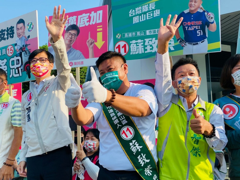 蘇致榮(中)認為國民黨高雄選情不妙，代表對高雄長期不重視。   圖:蘇致榮競總提供