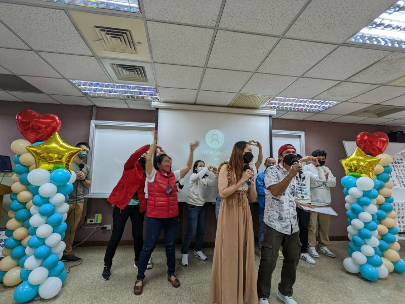 泰國學員合力唱跳老鼠愛大米。   圖：新北市勞工局提供