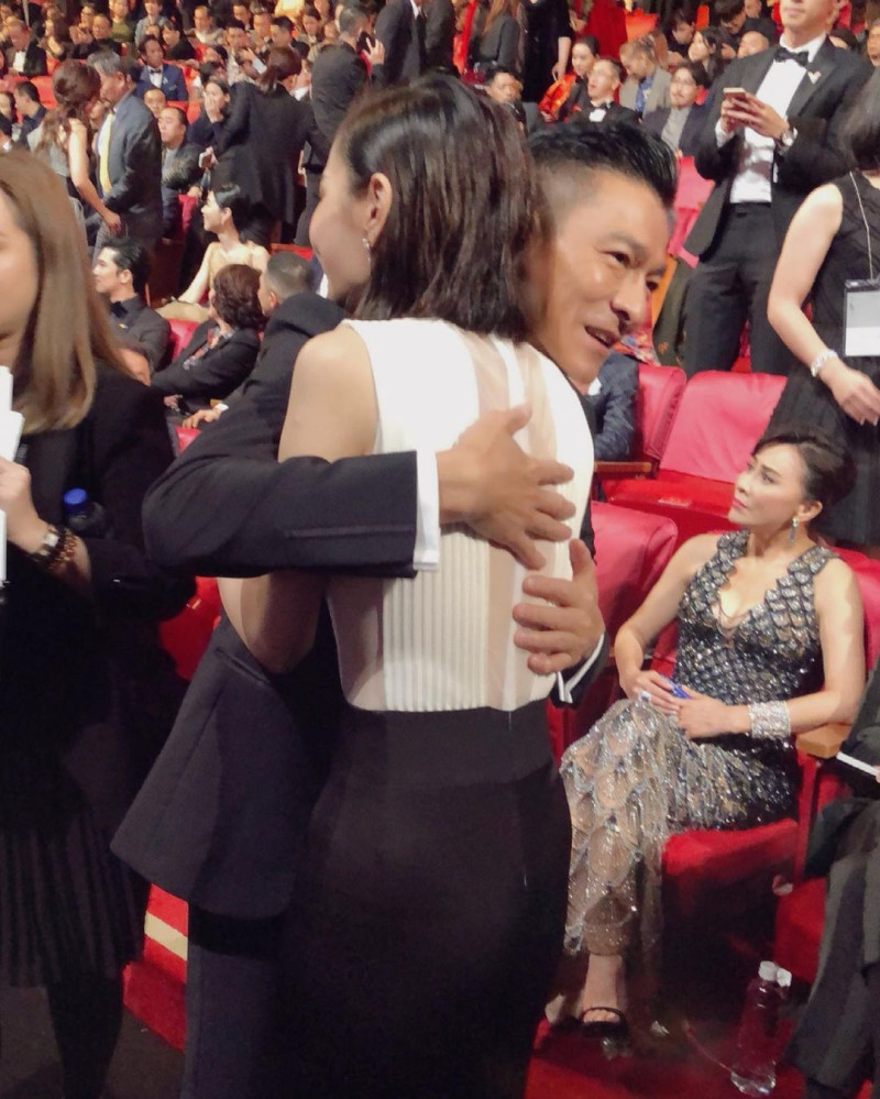 謝金燕和劉德華擁抱的畫面曝光。   圖：翻攝自IG/jeanniehsieh___bbb