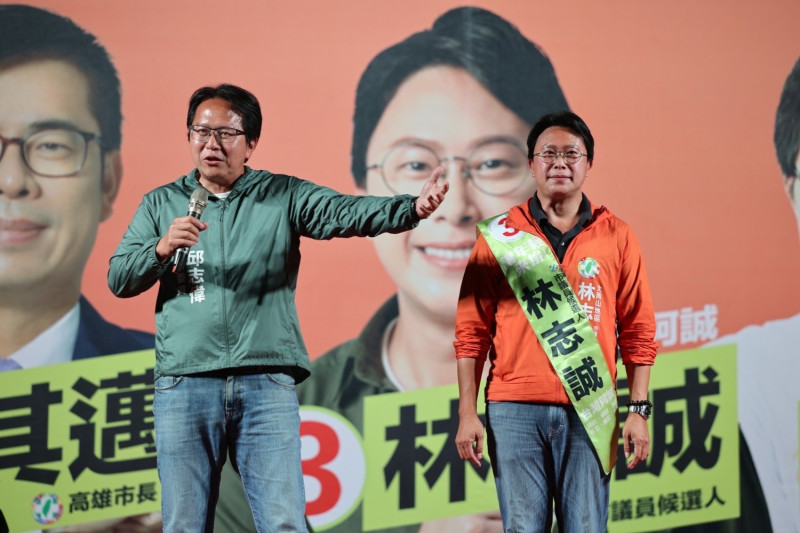 邱志偉(左)籲集中選票讓林志誠過關。   圖：林志誠競總提供
