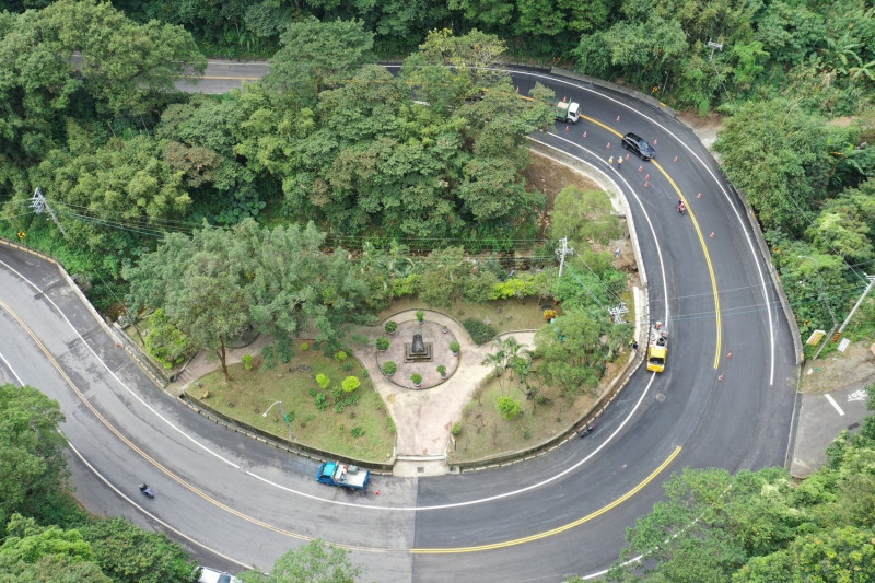 泰山區黎明二號橋拓寬後不僅解決民眾會車不易問題，也將減少交通事故發生狀況。   圖：新北市工務局提供