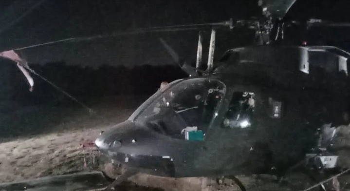 陸軍一架OH-58D直升機今（22）天晚間執行夜間飛行訓練途中在農地預警落地   圖：軍方提供