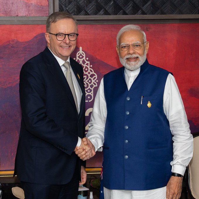 澳大利亞總理阿爾巴尼斯（左）與印度總理莫迪相見歡，2國正加強合作。   圖：翻攝自阿爾巴尼斯推特
