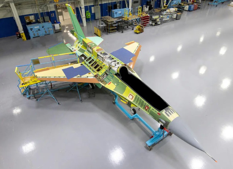 洛克希德馬丁公司位於南卡羅來納州格林維爾的工廠在早期建造階段為巴林提供的第一架 Block 70 F-16 毒蛇戰鬥機   圖:翻攝自洛克希德馬丁官網