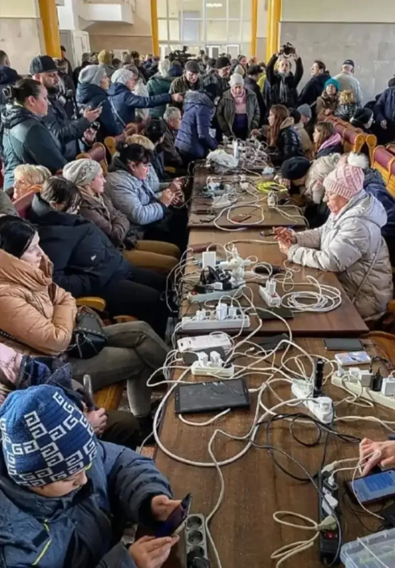烏克蘭已經建立4千多處「無敵中心」，提供民眾電力、暖氣。   圖:翻攝自中媒「第一軍情」