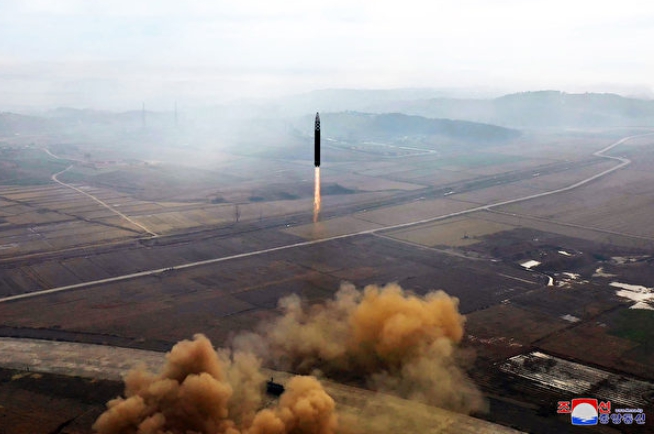 北韓發社洲際彈道導彈。   圖 : 翻攝自朝中社