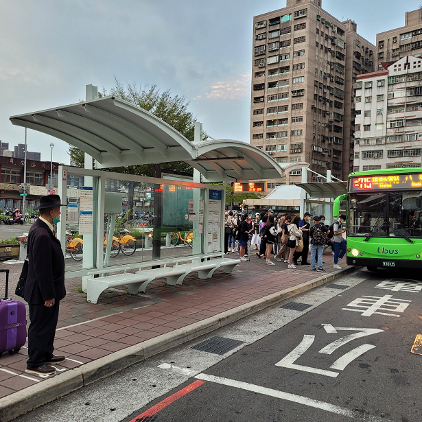 土城區承天路站海鷗候車亭（改造後）。   圖：新北市交通局提供