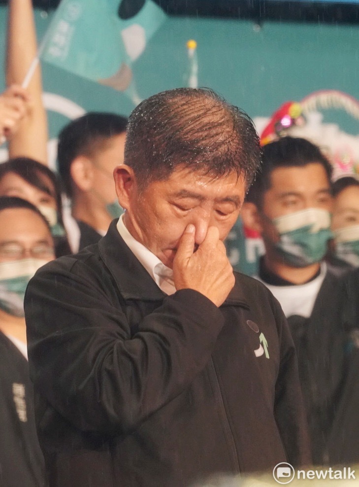 民進黨台北市長候選人陳時中選前之夜造勢，談到防疫歷程一度哽咽。   圖：張良一攝