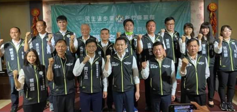 民進黨竹北團隊交出了全壘打的成績，提名的市長、三名縣議員候選人、三名市民代表全部當選。   圖：翻攝邵立中臉書