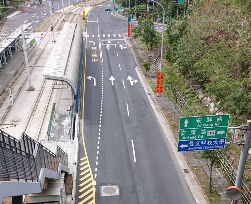 新店安一路安忠路左轉車道。   圖：新北市交通局/提供