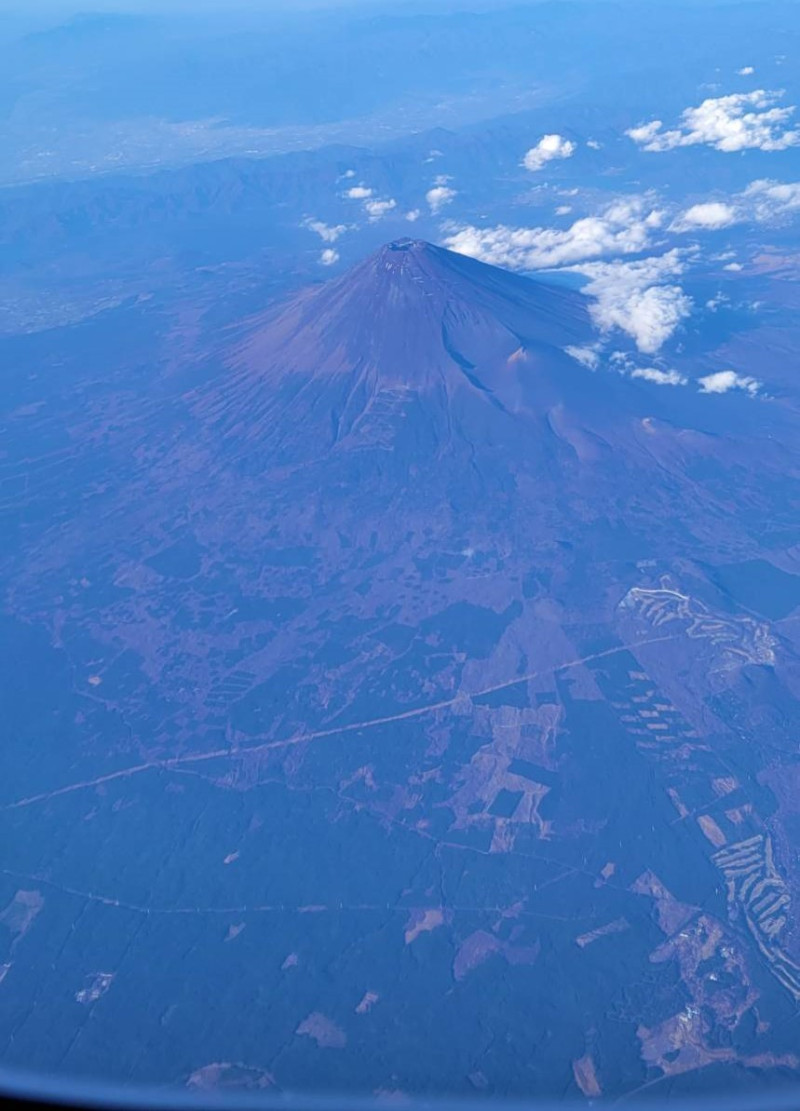 日本富士山是世界知名的景點，吸引許多海內外遊客前往當地遊覽。近期富士山的管理單位宣布，將於 7 月 1 日開放登山，但也首次推出了三項登山限制，確保民眾登山的安全以及維護登山活動的品質。   圖：民眾／提供（資料照）
