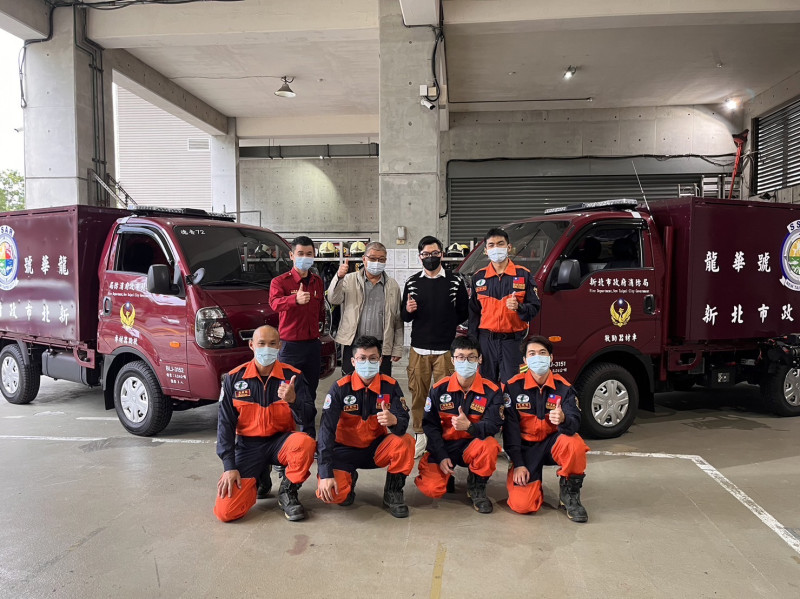 新北市消防局於12月1日下午3時，在南雅分隊車庫舉行器材運輸車捐贈儀式。   圖：新北市消防局提供