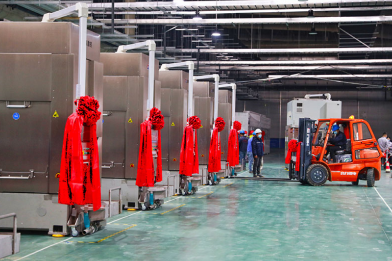 11月6日，徐州新能源產業園首批生產設備正式入場試生產。   圖: 翻攝自中國上機數控