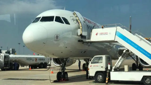 隨著中國各地陸續調整市內和跨省出行政策，近幾天的民航航班量也開始出現回復態勢。   圖：翻攝自陸網