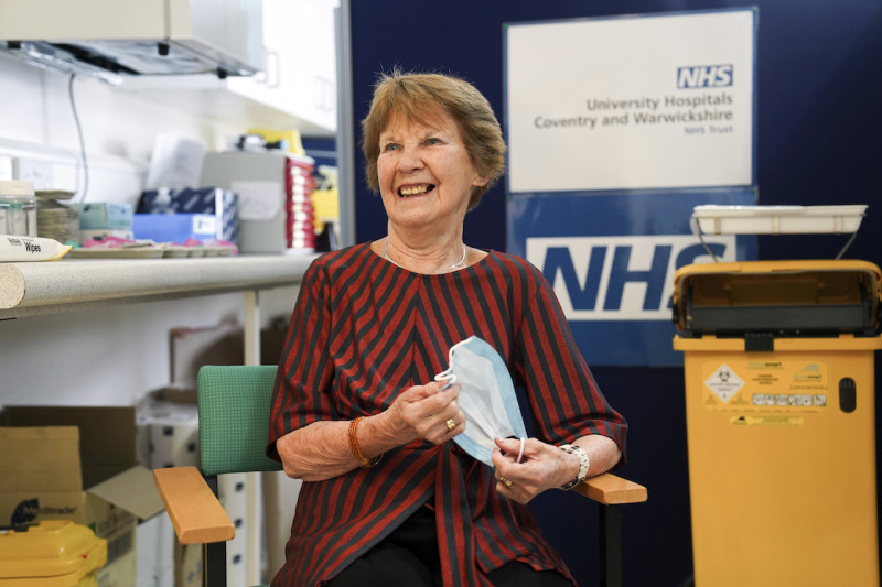 今年93歲的瑪格麗特於2020年12月8日注射了全球第一支新冠疫苗。今年4月再次接受英國政府推動的春季注射加強劑，並感謝疫苗提供給她的保護力。   圖：達志影像/美聯社