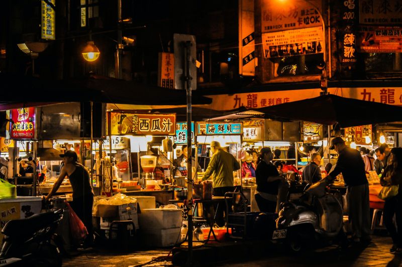 台灣擁有「美食王國」的稱號，獨特的夜市文化更是吸引外國遊客的極大誘因。示意圖與內文無關。   圖／取自unsplash