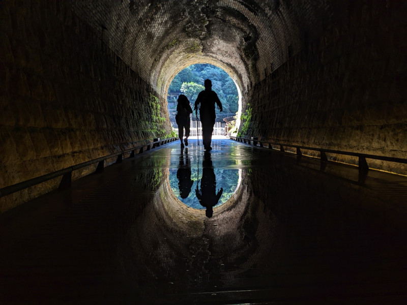 三貂嶺生態友善隧道欣賞絕美鏡面倒影。   圖：新北市觀旅局提供