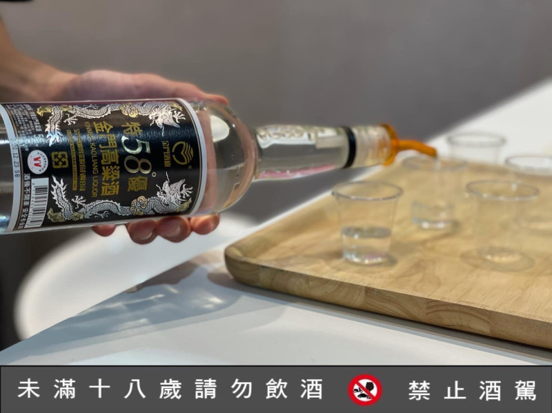 今（10）天傳出台灣多間飲料品牌遭陸暫停進口。對此，金門酒廠證實，遭禁原因據悉為文件要求，該公司將以最快速度完成文件更新。   圖：擷自金門酒廠臉書