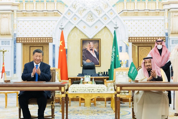 中國國家主席習近平12月初訪問沙烏地阿拉伯期間，稱支持沙國根據國際法進行雙邊談判，和平解決波斯灣霍爾木茲海峽3 島的主權爭議。   圖：翻攝新華社