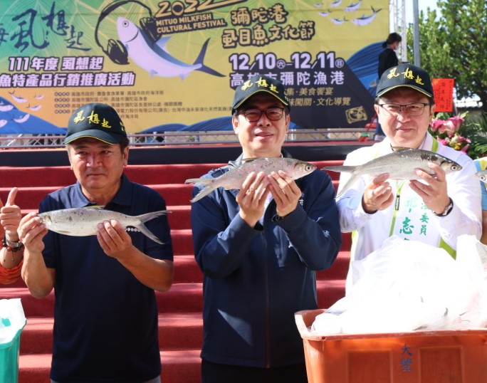 陳其邁(中)兩年多來首次出國就是訪問日本，圖為他日前出席彌陀虱目魚文化節活動。   圖：高雄市海洋局/提供（資料照）