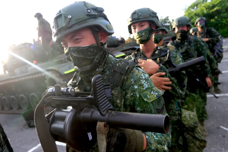 自 1979 年以來，美國雖沒有在台灣正式駐軍，但美國陸軍特種部隊綠色貝雷帽曾訓練過我國軍人，幫助台灣對抗中共。   圖：翻攝自新浪