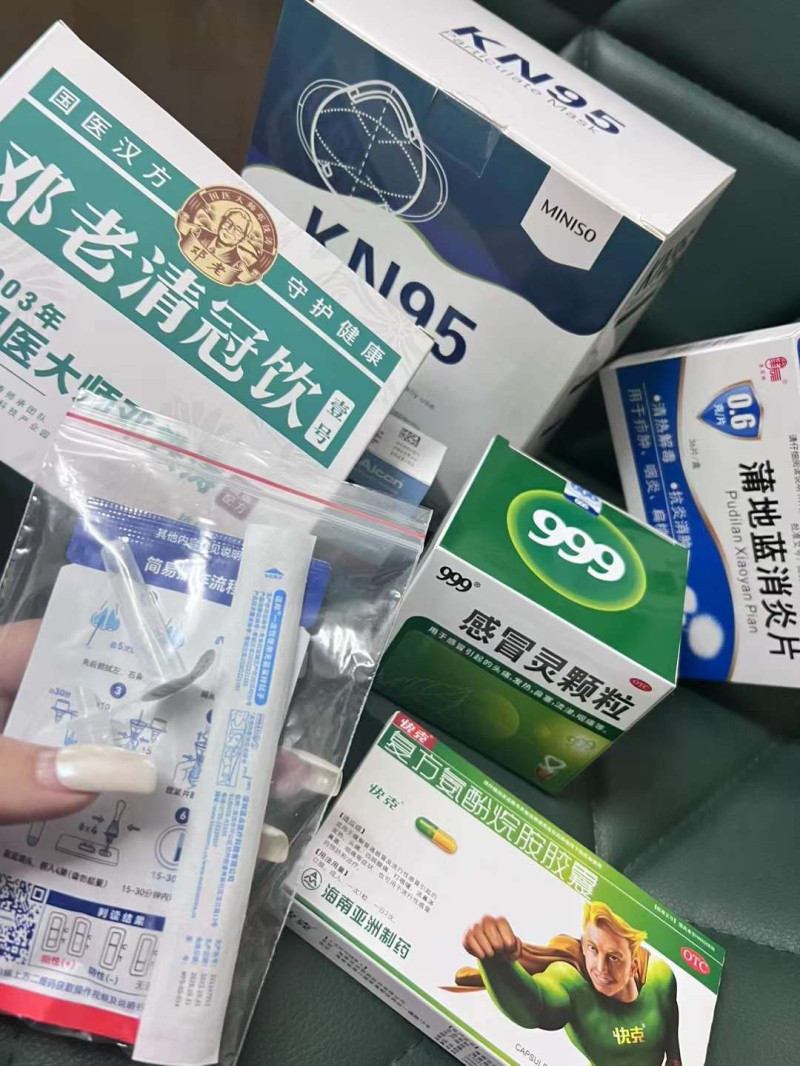 中國放寬防疫管制，不少民眾都搶購、囤貨新冠藥物，。   圖:翻攝自微信