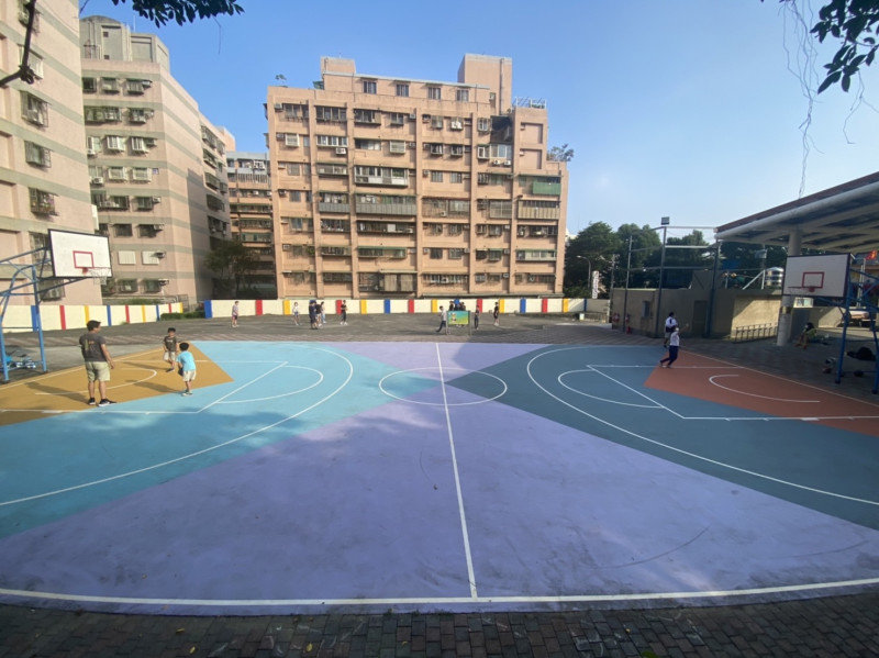 五股區德音休閒公園藍球場。   圖：新北市民政局提供