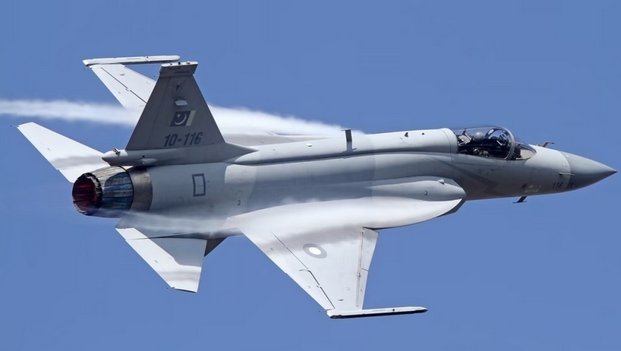 中國與巴基斯坦合作生產的梟龍戰鬥機。   圖 : 翻攝自騰訊網