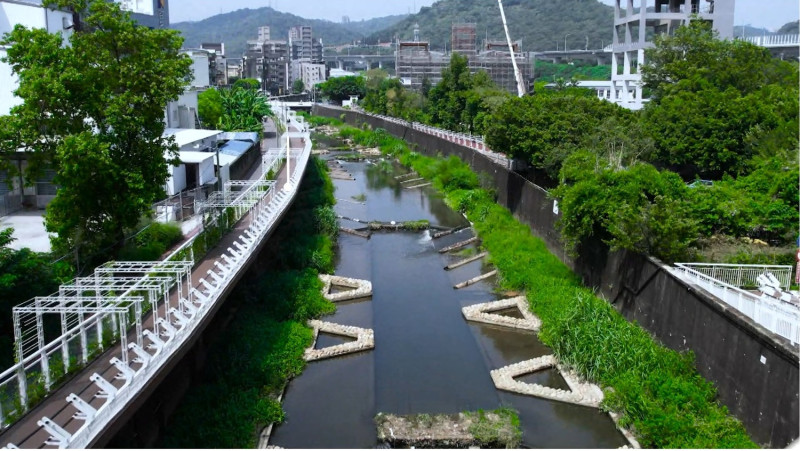 大窠坑溪近自然河道景觀。   圖：新北市水利局提供