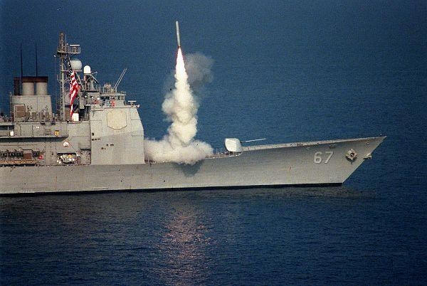 戰斧飛彈從軍艦上發射畫面。   圖:翻攝自網路。