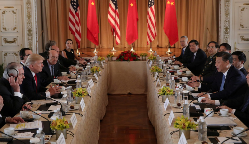 川習會第二天會晤後，川普表示，「我們在同中國發展關係中已經取得了巨大進展」，習近平則敦促雙方在貿易上合作，並且邀請川普訪問中國。   圖：達志影像/路透社