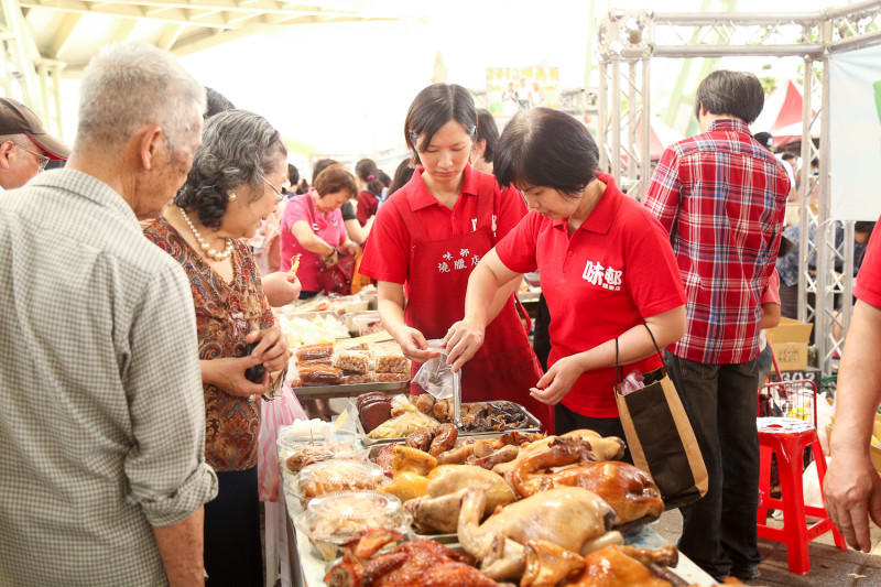 許多曾獲天下第一攤的市場名攤都一同到花博公園響應10周年活動。   圖：台北市政府提供