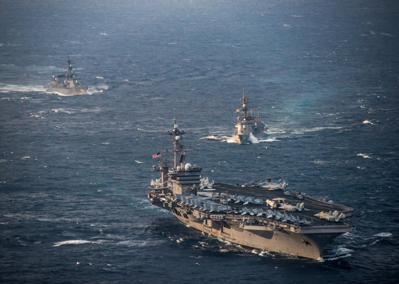 美國卡爾文森號（前）航空母艦戰鬥群上月才參加美韓大規模軍事演習，現成為震懾朝鮮的最新艦隊。   圖：翻攝卡爾文森號臉書/U.S. Navy photo by Mass Communication Specialist 2nd Class Sean M. Castellano