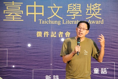 作家劉克襄說，文學獎就像一列火車，需要不斷推動。   圖：台中市政府提供。