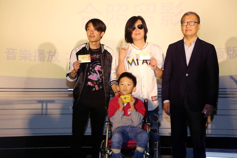 悠遊卡公司規劃特製版的「搖滾世大運悠遊卡」送給共演活動參與者。   圖：台北市政府提供