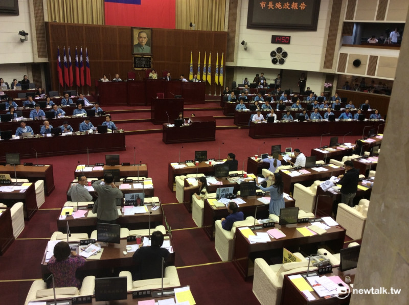 台北市議會本週開議，藍綠議員齊轟台北市長柯文哲爭取前瞻基礎建設計畫不力。   程士華/攝