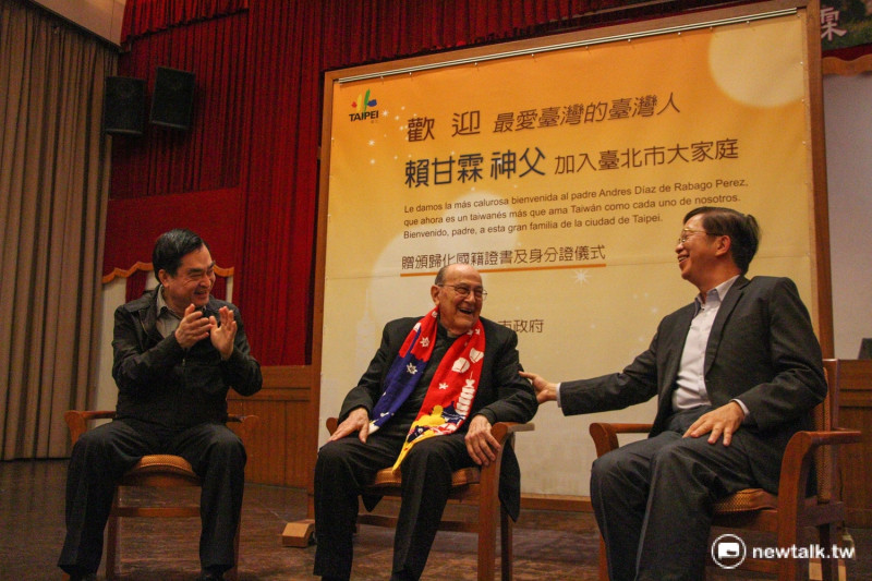 因為《國籍法》修正，賴甘霖成為台北市首名以殊勳歸化國籍的外籍人士。   圖：呂晏慈攝