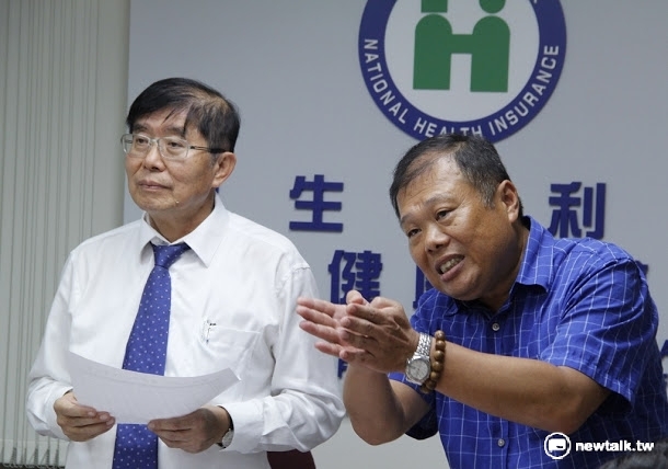 健保署長李伯璋(圖左)表示，推動分級醫療可以重新檢視醫療環境失去平衡的狀況。    圖：新頭殼資料照片