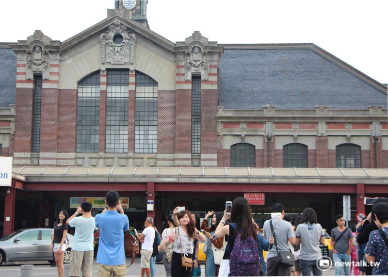 擁有百年歷史的台中驛，其實是台中車站第二代站體。   圖：呂晏慈攝