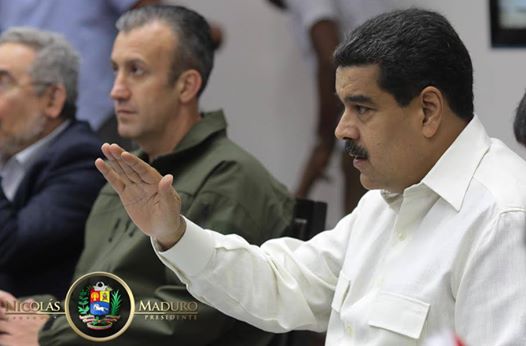 面對反對派將在19日舉行大規模示威抗議，委內瑞拉總統馬杜洛（右）下令軍隊將進駐街頭。   圖：翻攝Nicolas Maduro臉書
