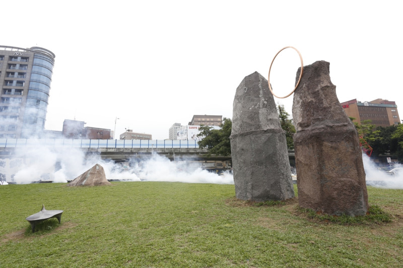 華山劇場之巨石海島大型裝置藝術，展期間將有互動舞蹈演出。   圖：翻攝於臺灣文博會活動網站